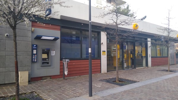 Photo du point La Poste ISSY LES MOULINEAUX CORENTIN