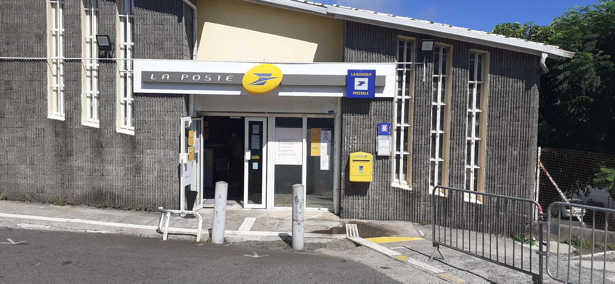 La Poste SAINT DENIS LA MONTAGNE (97417) La Poste