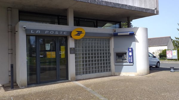 Photo du point La Poste CHINON HUCHEROLLES