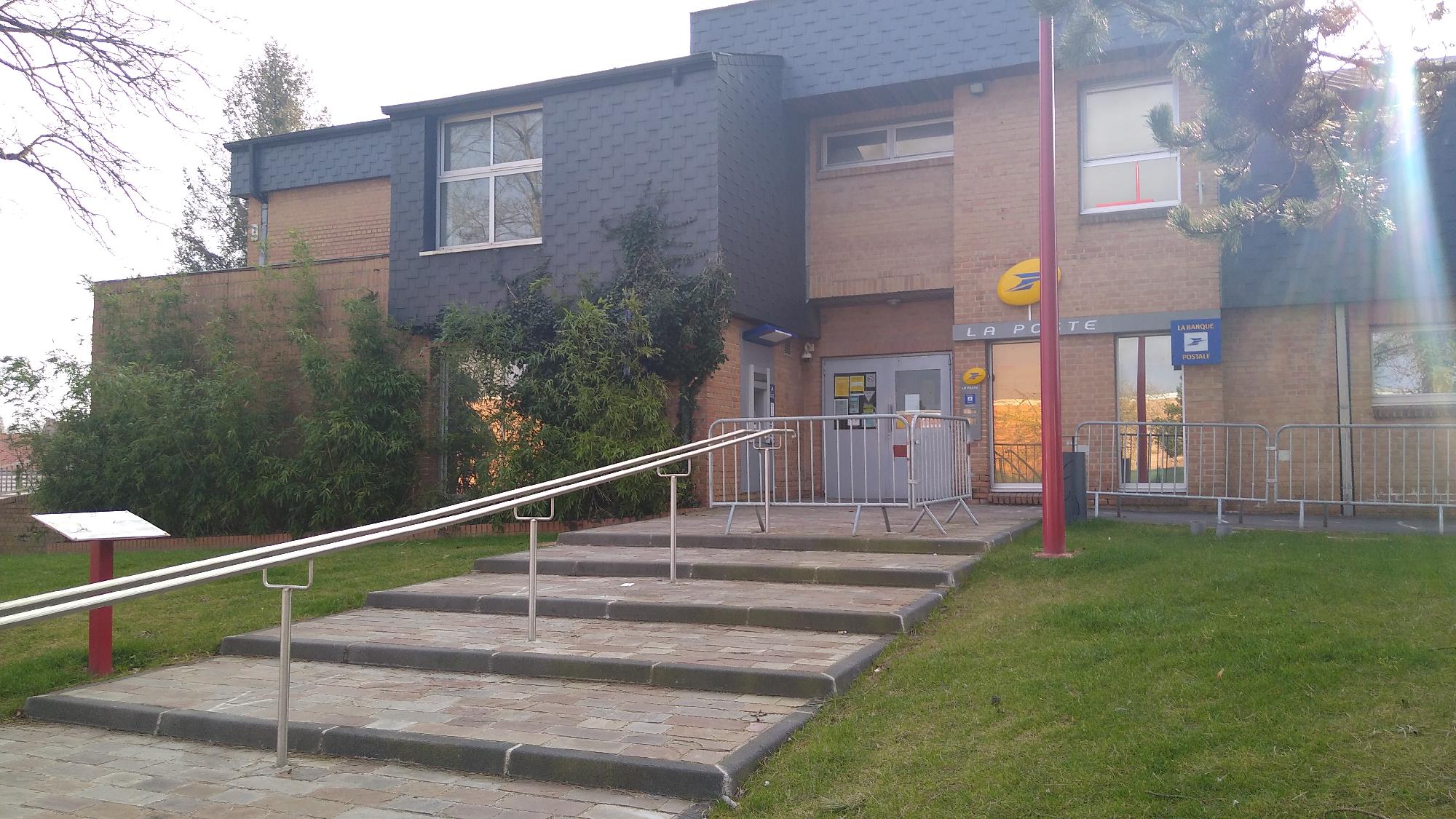Relais Pickup VAPING ET GEEK 2 BIS PLACE DE LA MAIRIE SAINS EN GOHELLE  (62114) - La Poste