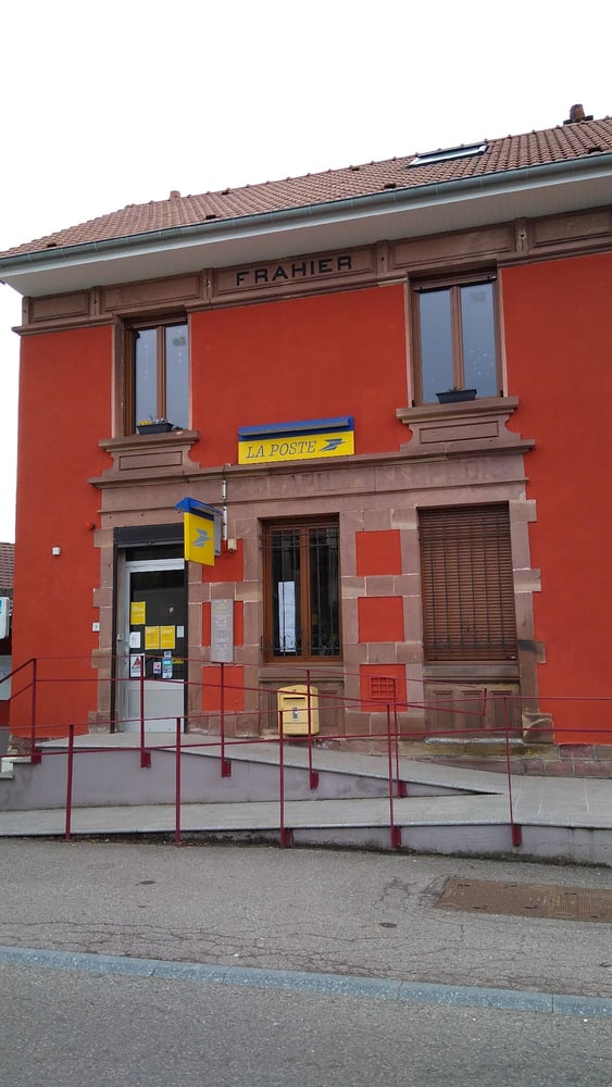 Photo du point La Poste FRAHIER ET CHATEBIER