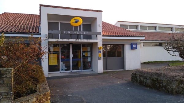 Photo du point La Poste SAINT MACAIRE EN MAUGES