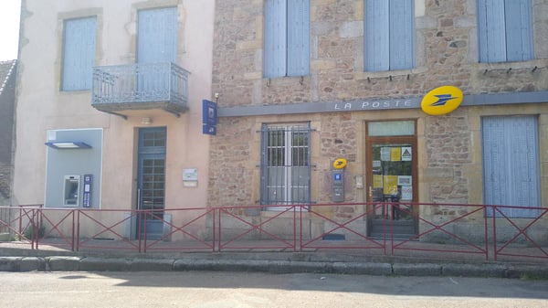 Photo du point La Poste QUARRE LES TOMBES