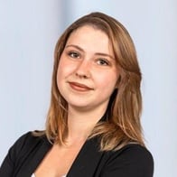 Jenny Ruhnke. Ihre Ansprechpartnerin für die Barmenia Versicherung in Schwerin.