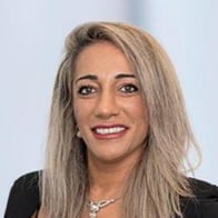 Gül Burak. Ihre Ansprechpartnerin für die Barmenia Versicherung in Neumünster.