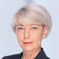 Ute Heuser. Ihre Ansprechpartnerin für die Barmenia Versicherung in Dinslaken.