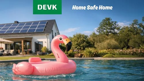 Haus mit Pool und Flamingo