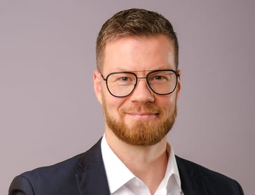Foto zeigt DEVK-Agenturleiter Matthias Tepper