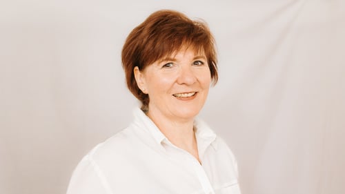 Das Foto zeigt Frau Kerstin Brüning lächelnd