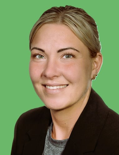 Agenturleiterin Diana Brychzy in der DEVK-Beratungsstelle in Eisenhüttenstadt.
