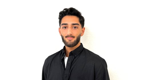 Mitarbeiter Halil Dursun, der DEVK Geschäftsstelle in Gelsenkirchen-Horst