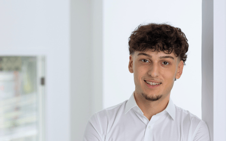 Auszubildender Yosef Hassan - DEVK Versicherung Velbert & Wülfrath