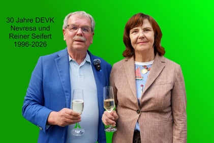 Die Besitzerin und der Besitzer sind auf dem Foto zu sehen.