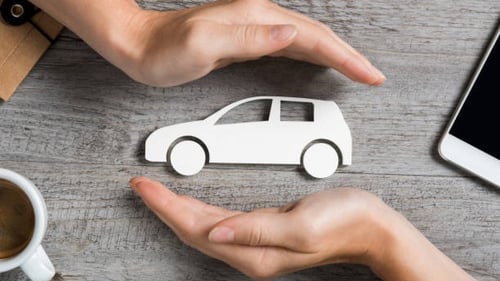 Auto und Hände