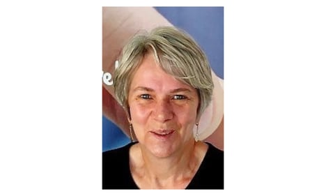 Vertriebsassistentin Elke Jaus der DEVK Versicherungsagentur Nicki van der Vliet in Vaihingen/Enz