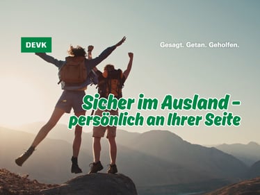 Reisende mit Gepäck vor dem Urlaubsstart – Beratung zur Auslandsreisekrankenversicherung bei der DEVK Agentur Marcel Reisch in Oberhausen