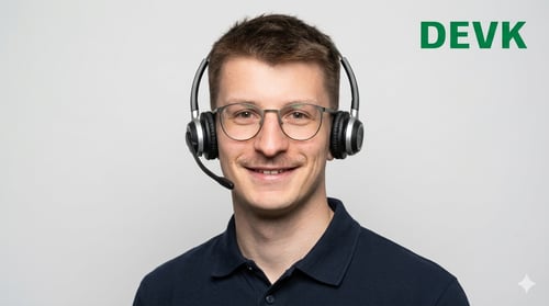 auf diesem Bild ist Sven Hecker seit 2021 in dem Team von Andrea Hecker zu sehen. Er vereinbart Termine für sie.