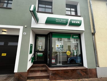 Das Foto zeigt die DEVK Geschäftsstelle in Swisttal-Heimerzheim von außen.