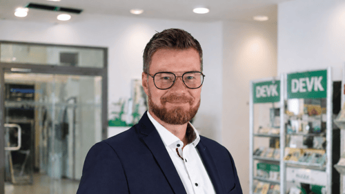Foto zeigt DEVK-Agenturleiter Matthias Tepper, lächelnd.
