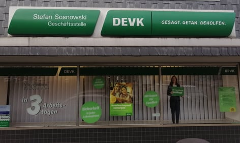 Das Foto zeigt das DEVK Büro Sosnowski in der Frontansicht