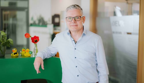 Agenturvertreter Michael Hollander in der DEVK Agentur Pliquet in Schwerin am Bahnhof