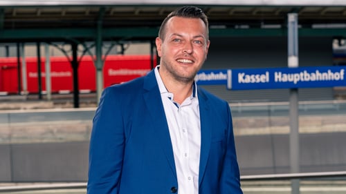 Das Foto zeigt den Agenturleiter Jörg Göbel