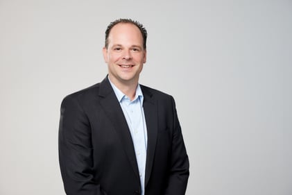 Das Foto zeigt Herrn Thomas Linnemann, Agenturvertreter