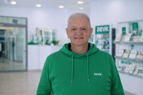 Foto von Frank Basner, der mit einem grünen Hoodie gekleidet ist