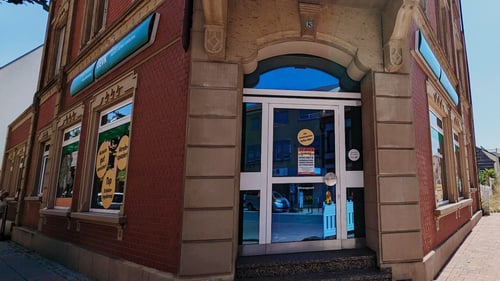 DEVK Versicherung Torsten Schalber in Hockenheim: unser Eingang zum Büro