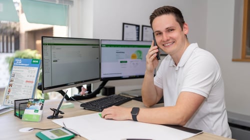 Agenturleiter Domenik Klemp der DEVK in Düren-Gürzenich