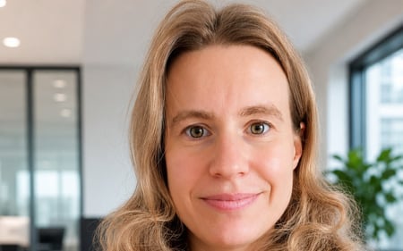 Auf dem Bild ist Kundenberaterin Yvonne Hummel zu sehen.