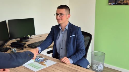 Auszubildender Axel Belega