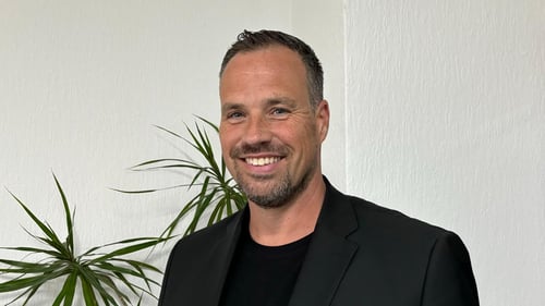 Agenturleiter Armin Weigand in der Geschäftsstelle Brühl