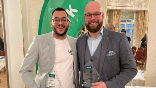 Foto Julian Groß zusammen mit Lars Lichtenberger mit "Auszeichnung für starke Leistung"