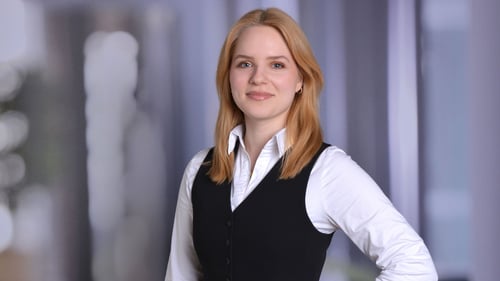 Mitarbeiterin Louise Chiocchetti  der DEVK-Agentur in Dresden