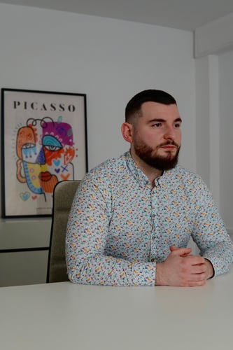 Foto von Besian Loga