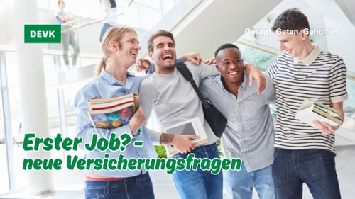 Junge Berufsstarter mit Unterlagen – DEVK Agentur Jana Albertsen in Elmshorn zum Thema erster Job und neue Versicherungsfragen.