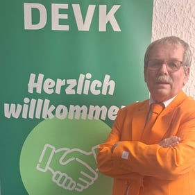 Der Geschäftsführer ist auf dem Bild abgebildet.