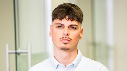 Auszubildender Fabrice Ceku der DEVK Geschäftsstelle Team Hanauer