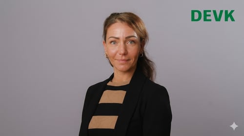 auf diesem Bild sieht man Marika Krumm. Sie arbeitet seit über drei Jahren für das DEVK Team von Andrea Hecker