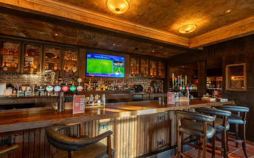 Neighbourhood bar, with sports screens, classic cocktails, bourbons and draught beer