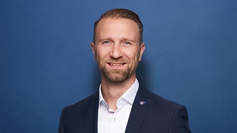 Hauptvertreter Sebastian Deicke