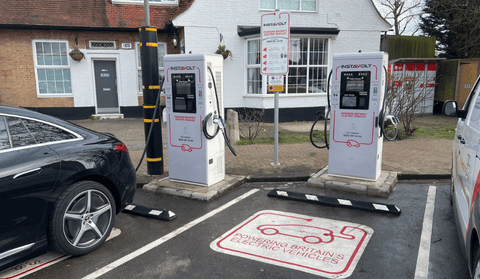 Visit our 120kW DC Electric Vehicle (EV) rapid charging Station in Staines, just off the A30 close to Heathrow Airport. Delivering rapid EV charging near Heathrow Airport to get you back on the road quickly. Simple, contactless payment, no connection charge, no subscription. Just tap your payment card to start the charge and pay for what you use. Services on site: Sainsbury's Local.