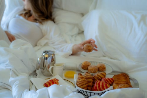 Petit-déjeuner servi en chambre au Sofitel Golfe d'Ajaccio Thalassa sea & spa.
