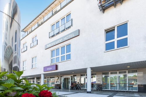 Mercure Hotel Bad Oeynhausen City bei Tag.