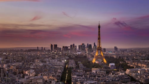 Vue sur Paris depuis le rooftop de l'hôtel