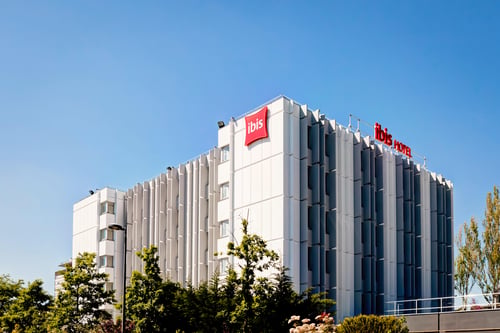 Façade de l'Ibis Lyon Est Bron