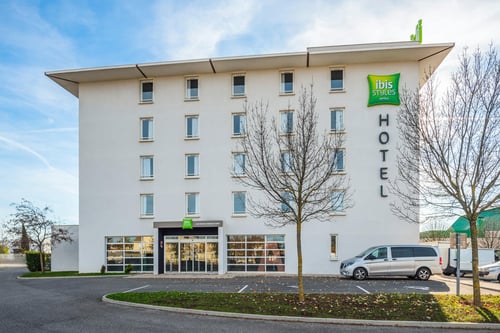 Bienvenue à Ibis Styles Lyon Meyzieu Stadium