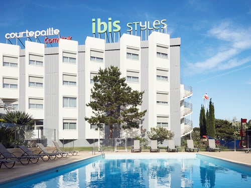 Hôtel Ibis Styles la Seyne-sur-Mer avec piscine et parking gratuit