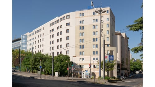 Façade de l'hôtel ibis budget Lyon Caluire Cité Internationale